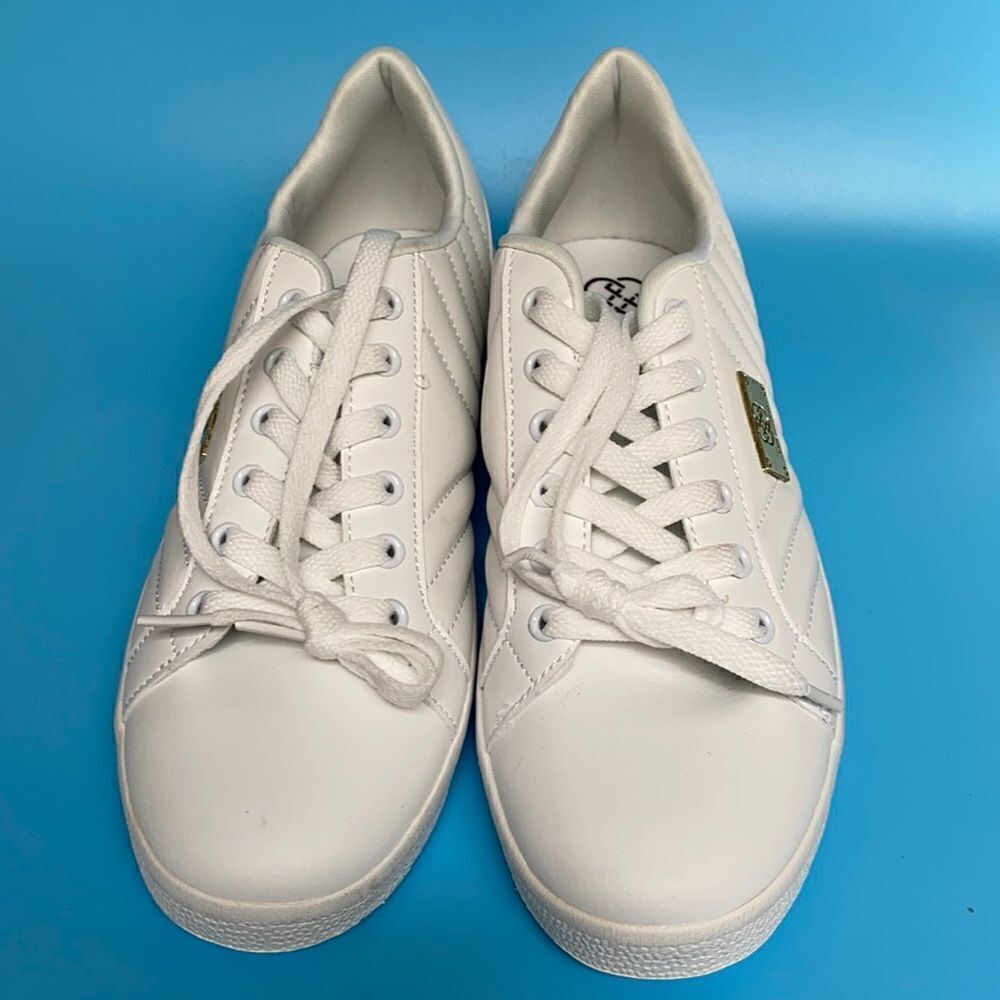 New Daisy Fuentes Tali white leather sneakers 8 1/2